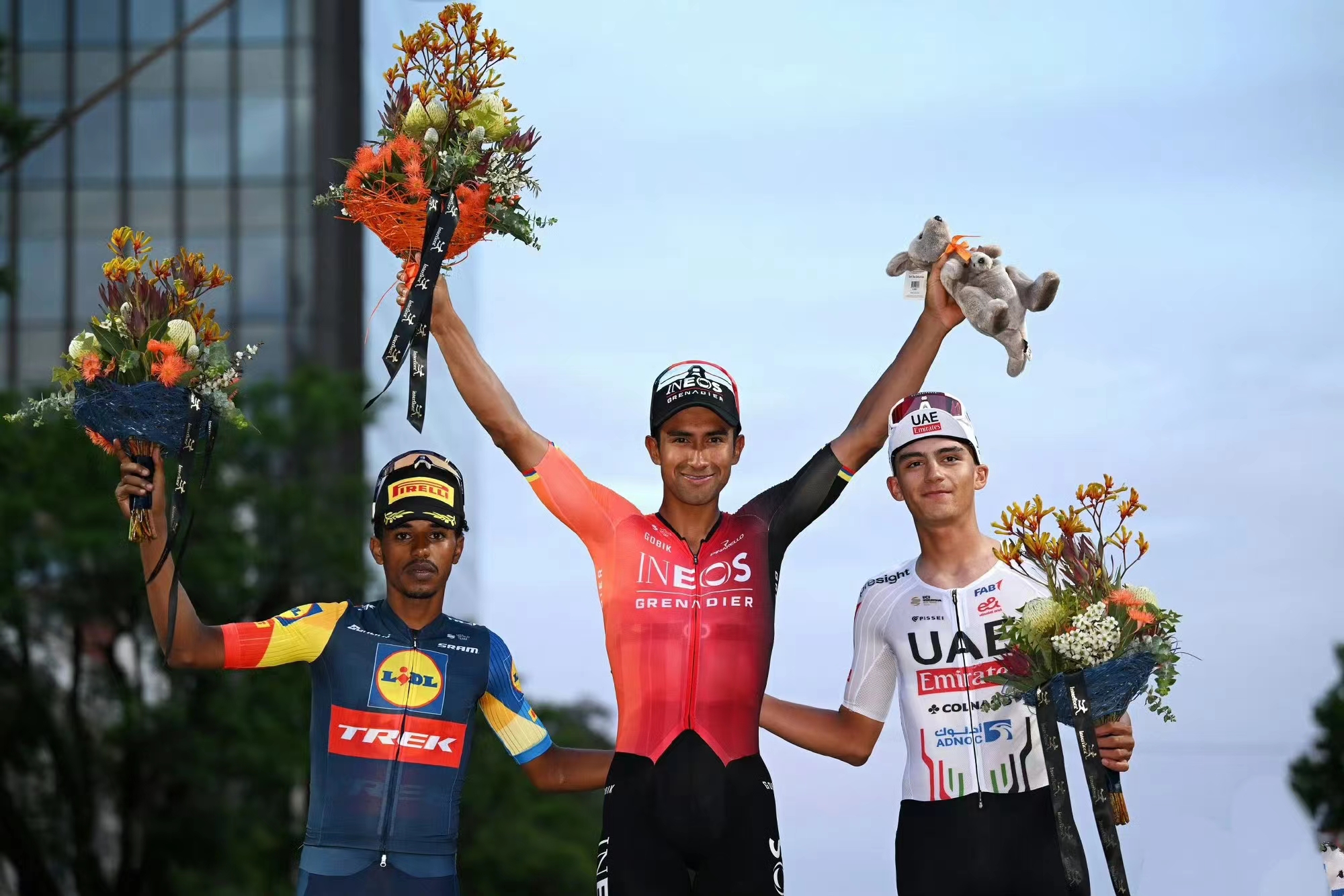 Team Ineos won het kampioenschap en de opwarmrace van de Ronde van Australië begon een kermis